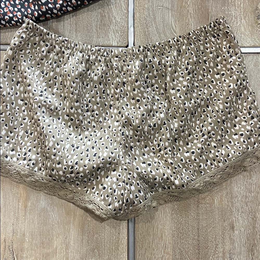 Aerie Women's Leopard Print Shorts in Brown and Black - Picture 7 of 7